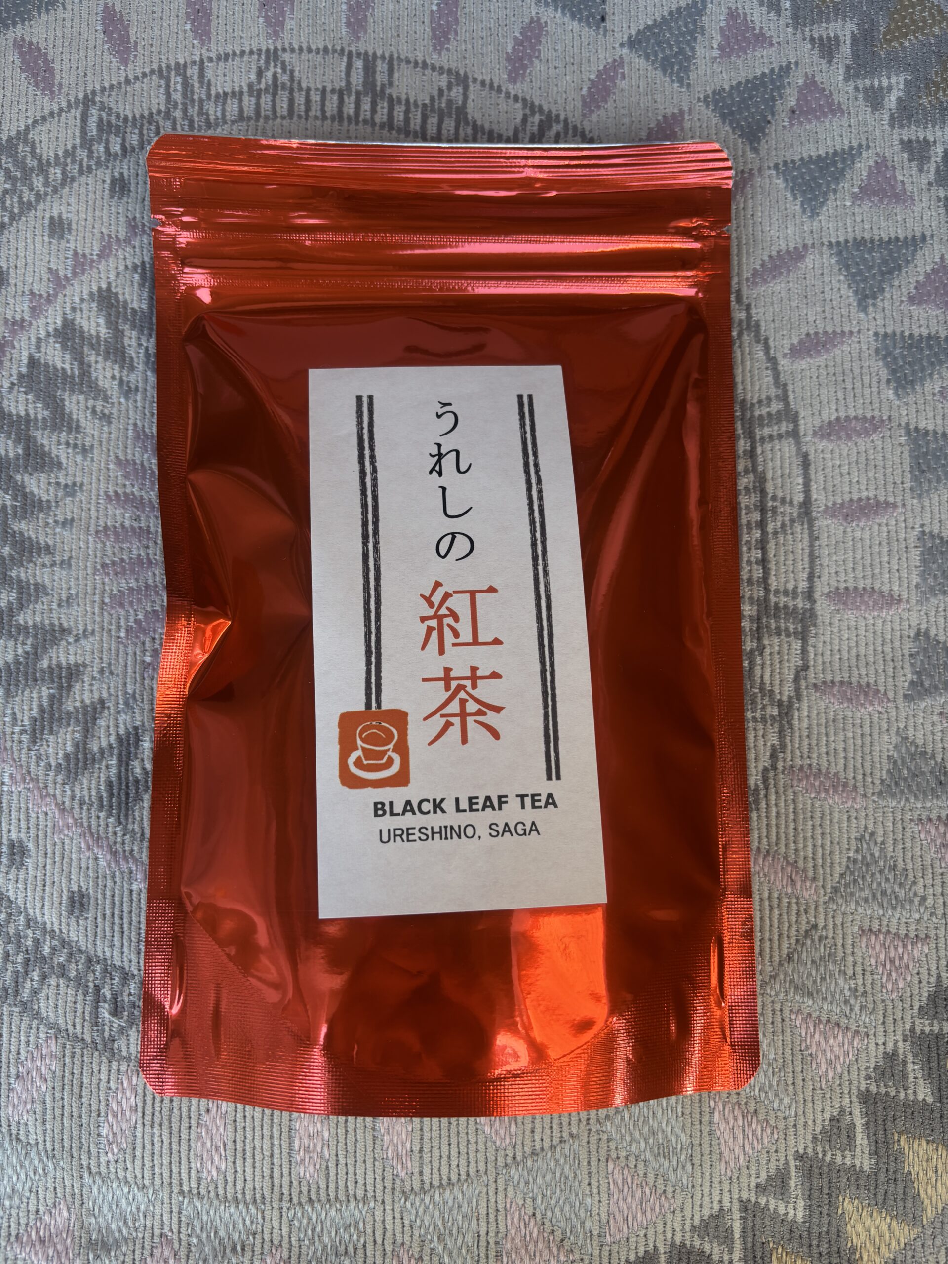五個目：うれしの紅茶🫖朱色の袋に『BLACK LEAF TEA URESHINO, SAGA』