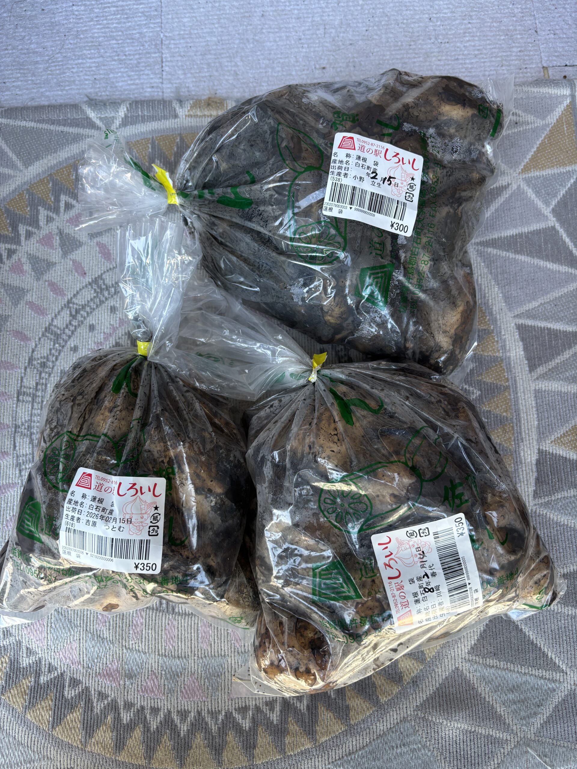 十個目：泥つき蓮根🪷この袋いっぱいで300円　生産者は小野さんです