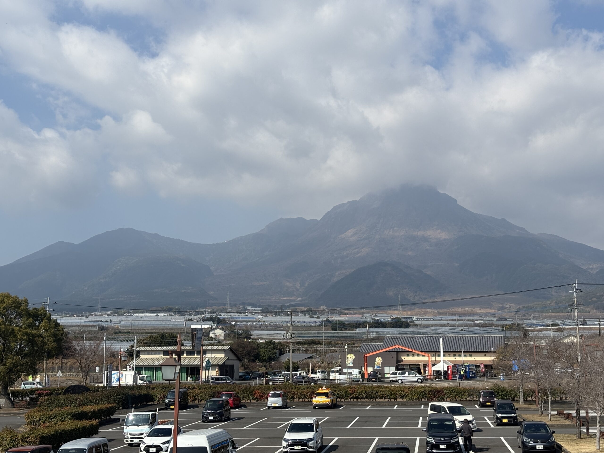 この日の平成新山🌋山頂のあたりに雲がかかっていました☁️